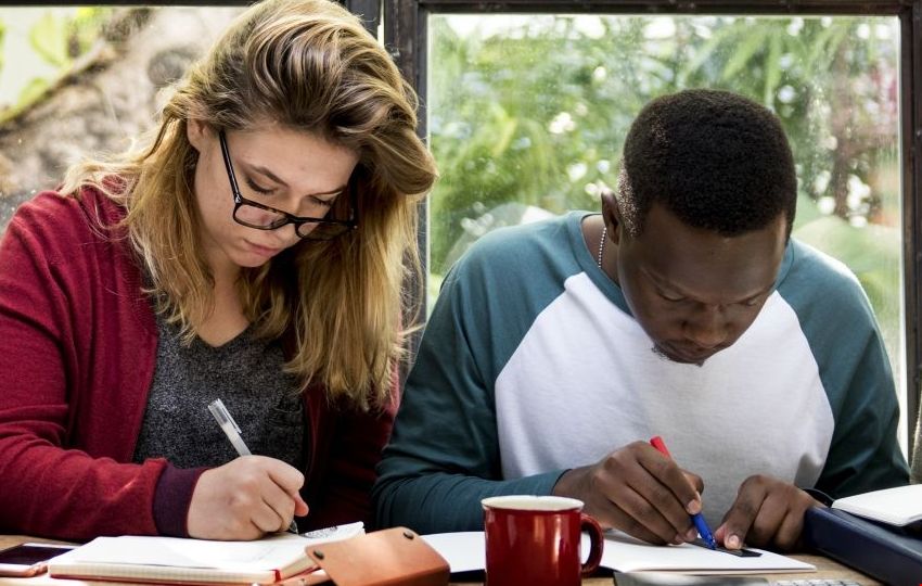 牛津大學(xué)學(xué)生.png 牛津大學(xué)學(xué)生.png